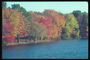 Jesieni kolory od brzegów rzeki