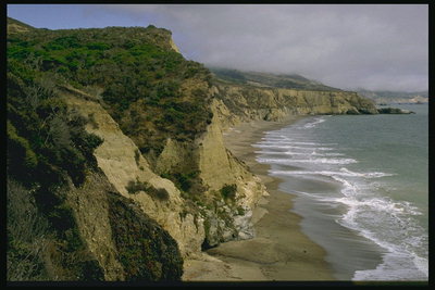 Калифорния. Волны ласкающие берег