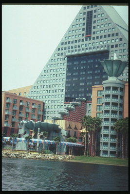 Hotel com vista para o rio