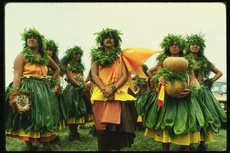 Гавайцы в национальных костюмах