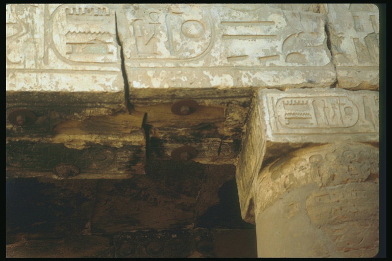 Надписи на гробнице фараона