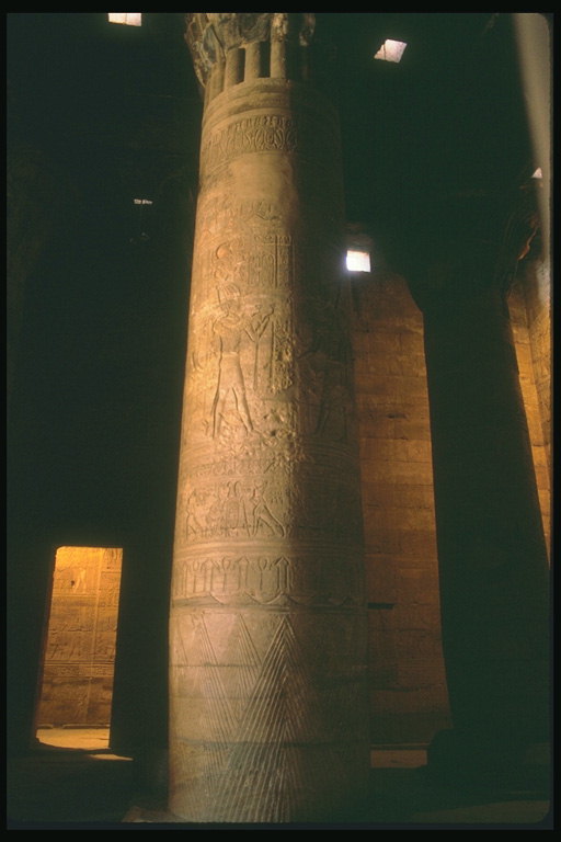 Колонна с древними надписями