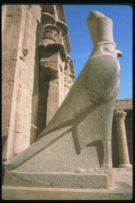 Древние статуи богов Египта