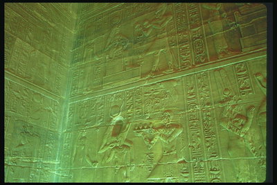 Изображения одрядов фараона на стенах гробницы