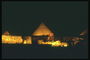 Ночь. Пирамиды. Сфинкс освещённый ночными огнями