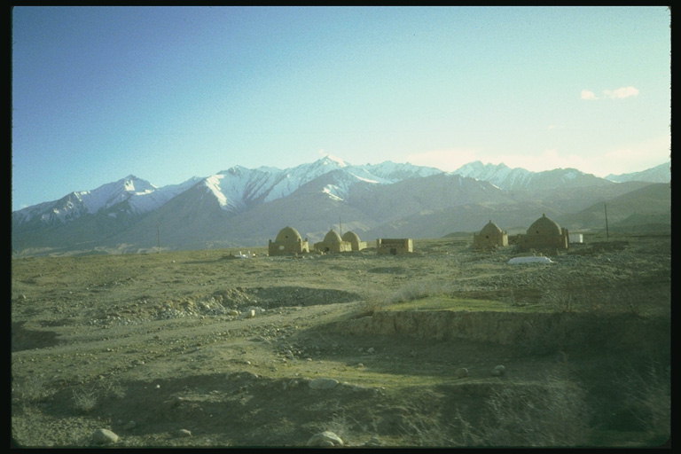 Горные пейзажи. Мечети в равнине