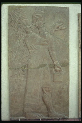 Изображение мужчины на стене храма