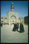 Площадь перед мечетью с посетителями