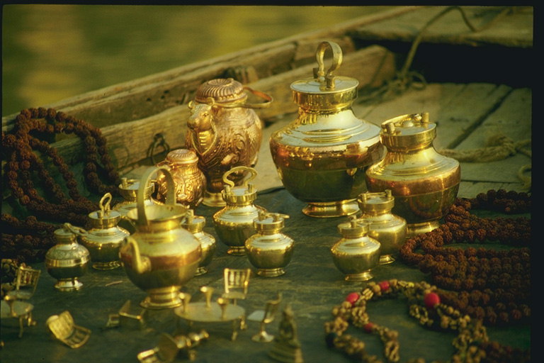 Золотая посуда для ритуальных церемоний