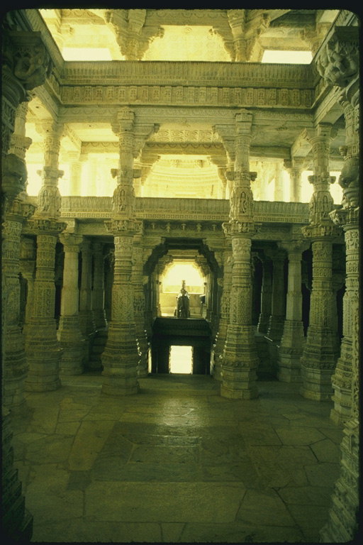 Внутри священного храма