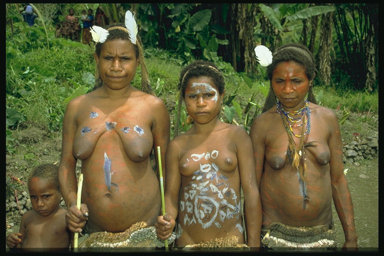 Женщины племени осторва