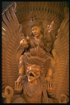 Скульптуры древних божеств