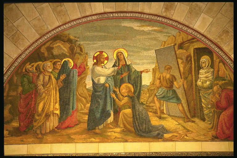 Сцена из библии на стене собора