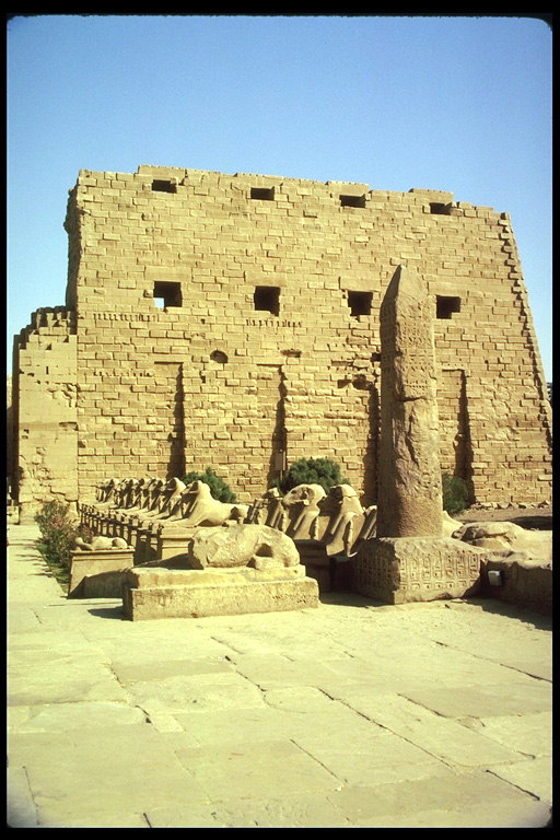 Seinän ja monumentteja Egyptin