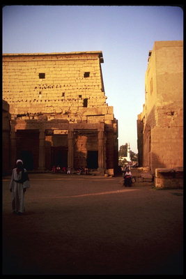 Matahari terbenam di atas Mesir