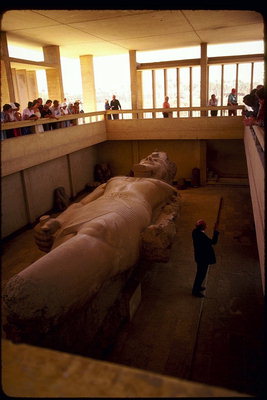 Памятник древней культуры. Скульптура фараона