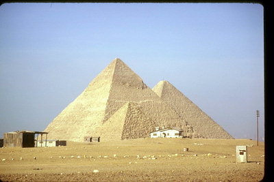 Пирамиды в пустыне