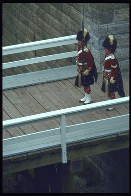 Стражники на мосту