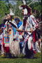 В красочных костюмах индейцев