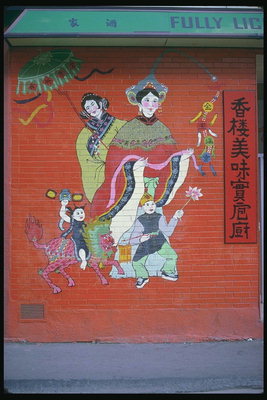 Граффити на стенах. Мотивы стран Востока