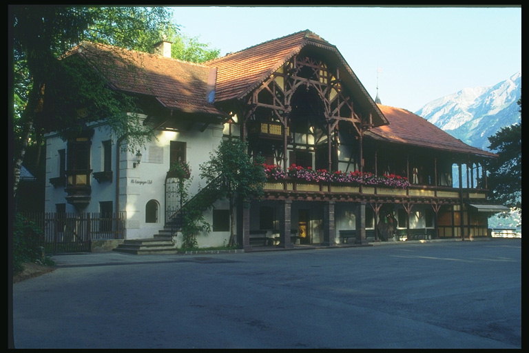 Hotel in der Nähe der Straße