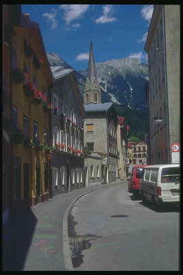 오스트리아. 산. 거리와 집들