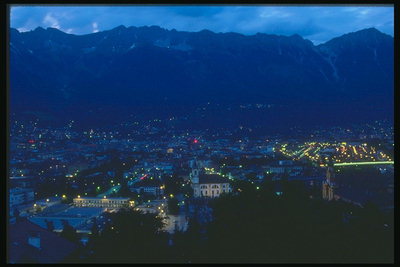 奥地利。 城市的灯光