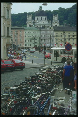 Ausztria. City Center. Parkolás kerékpárok