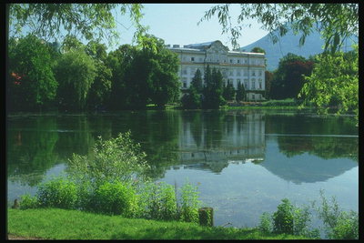 Австрия. Гостиница с видом на реку