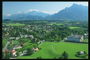 Австрия. Долина города у подножия гор