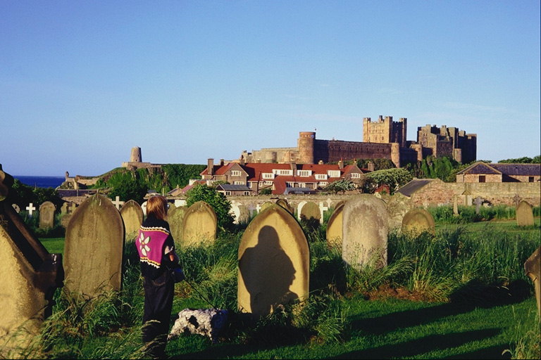 Der Friedhof außerhalb der Stadt. Blick von der Burg