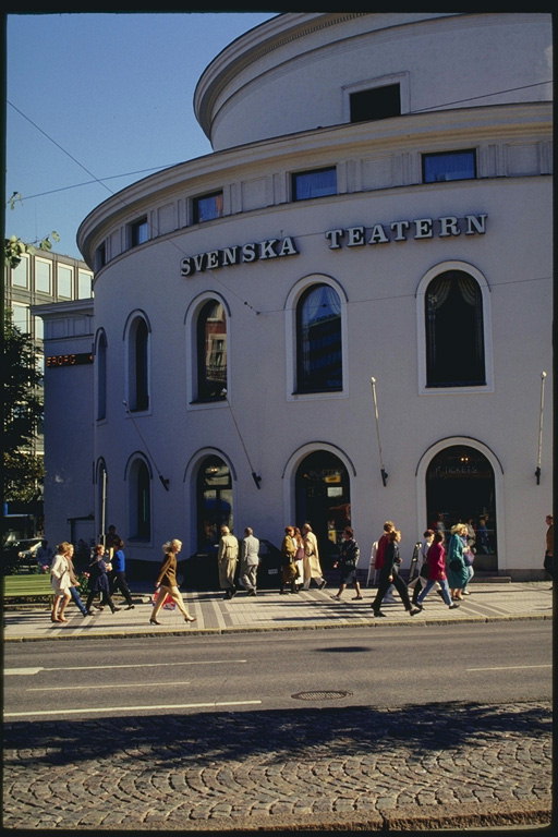Miesto centras. Teatras
