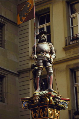 Статуя военоначальника