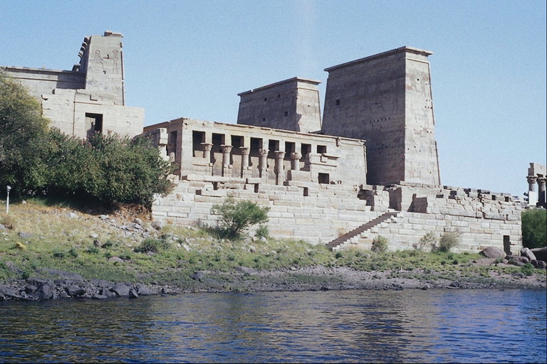 Крепость с стенами квадратной формы