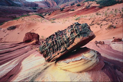 Розовые пески пустыни. Камни