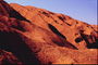 Ярко-оранжевые склоны гор. Волнистая поверхность