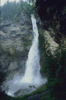 Белые воды водопада