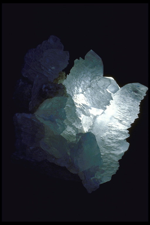 Прозрачный кристалл. Сияние материала