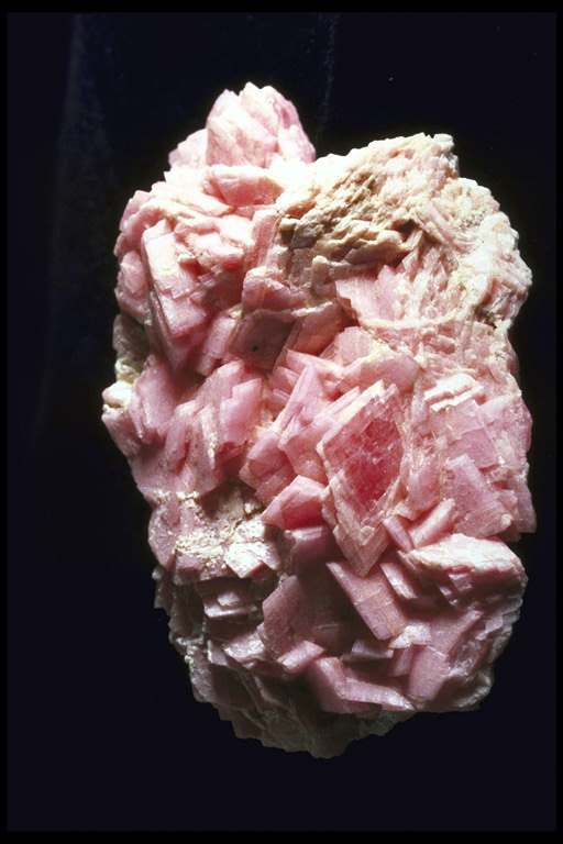 Кристал состоящий с розовых пластинок