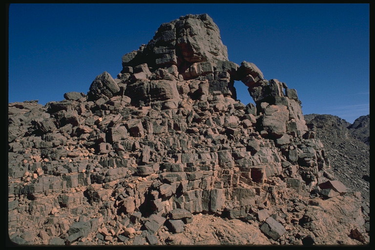 रेगिस्तान का प्राचीन पत्थर अनुस्मारक