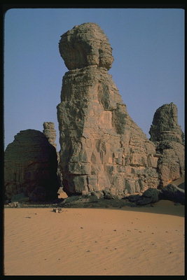 Groep rotsen in de woestijn