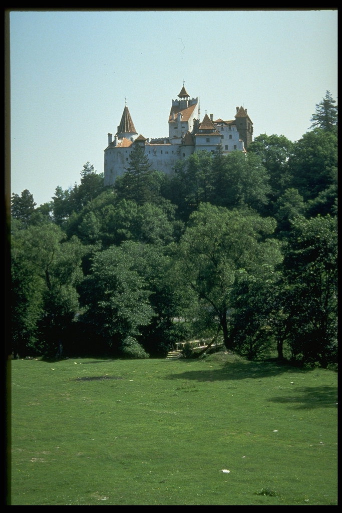Замок на холму