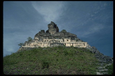 Древний храм в скале
