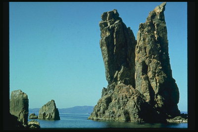 Группа скал в море 