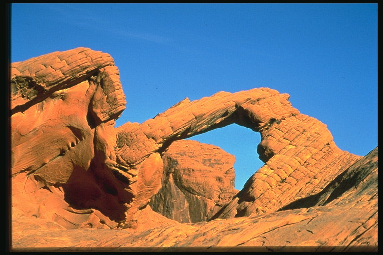 Скалы формы арки