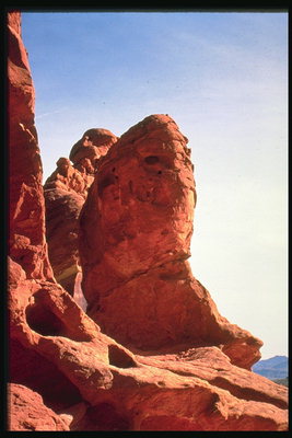 Скалы напоминающие скульптуры людей