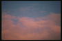 Сочетание голубого неба и розовых облаков