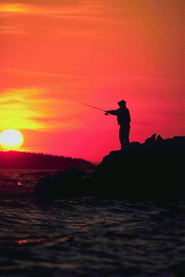 Рыбак на закате дня