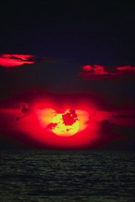 Красный ореол солнца