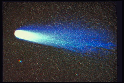 Сияющий хвост кометы